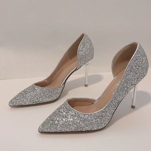 Sparkly silver closed pointy toe pumps size 5.5 US